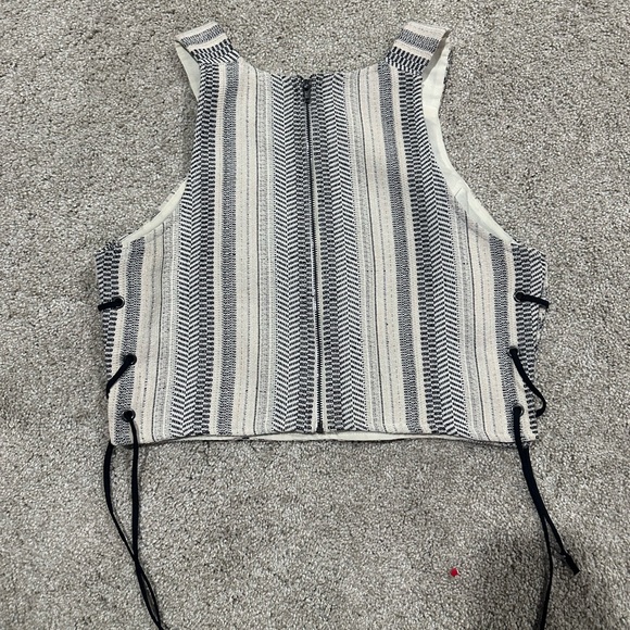 Black and White BCBGeneration Crop top - Picture 3 of 5